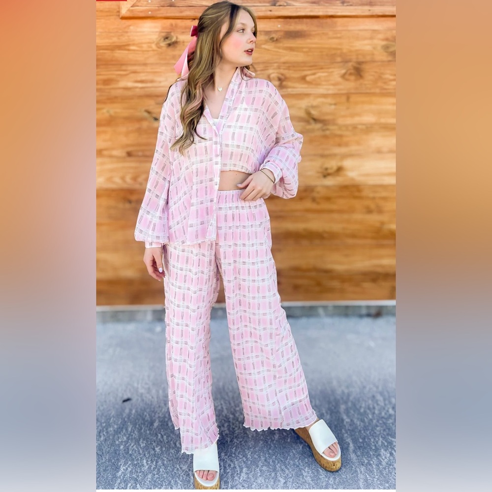 Lucca sz M Strawberries & Creme Button Up Top and Pant Set like new!